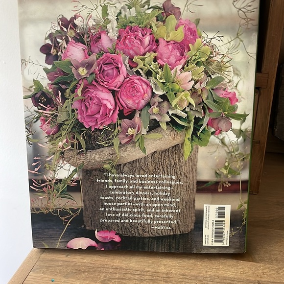 “Martha’s Entertaining-A Year of Entertaining” Coffee Table Book 2011 Stewart - Picture 3 of 10